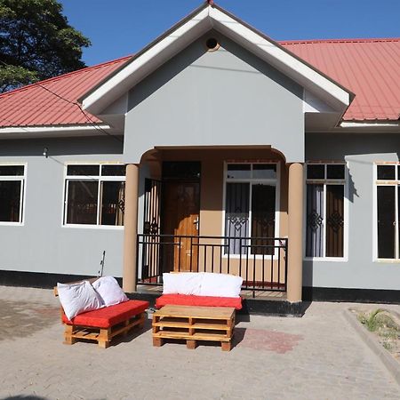 Pearl Lulu Modern Bnb Homestay Daressalam Exterior foto