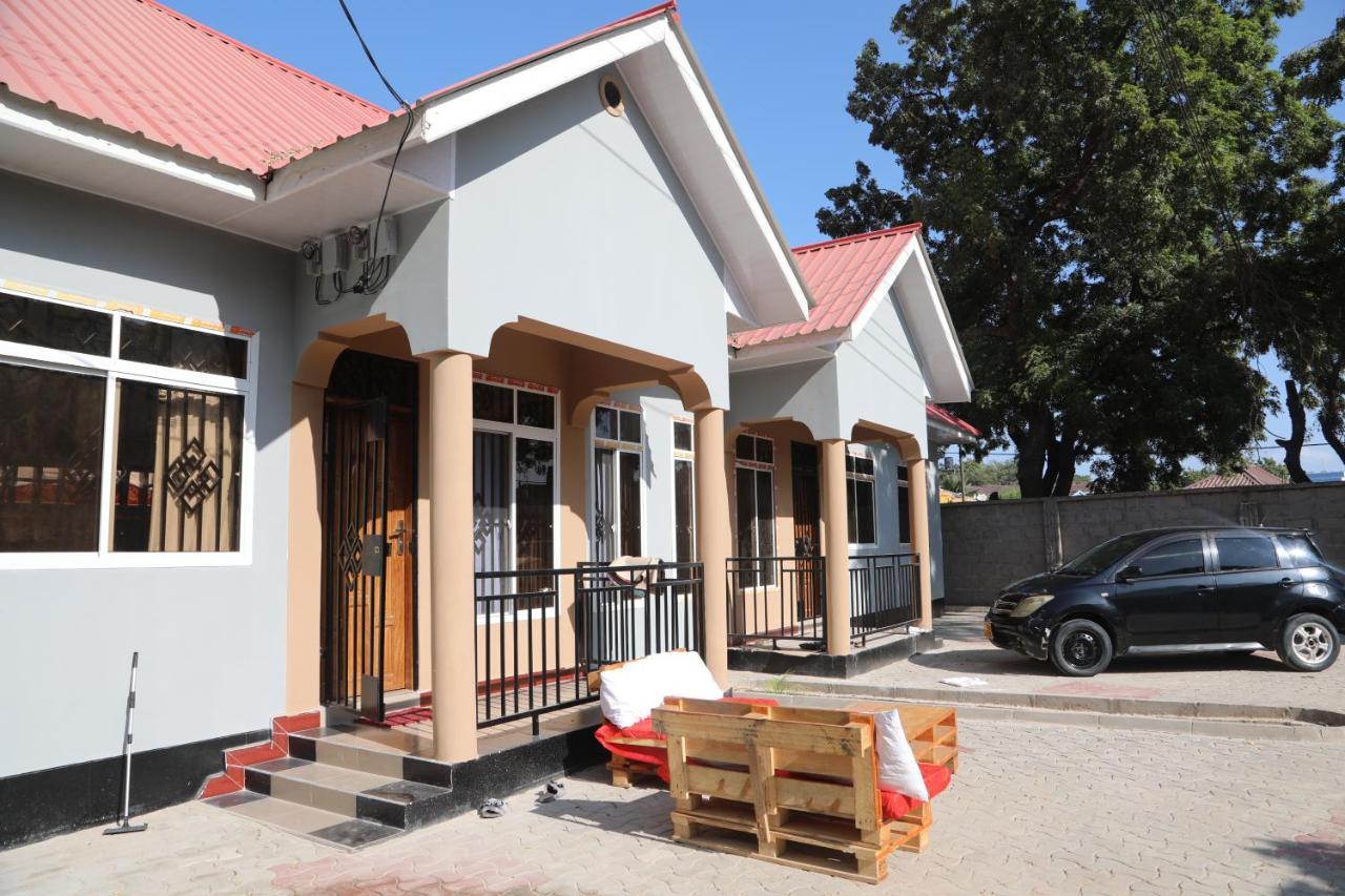 Pearl Lulu Modern Bnb Homestay Daressalam Exterior foto