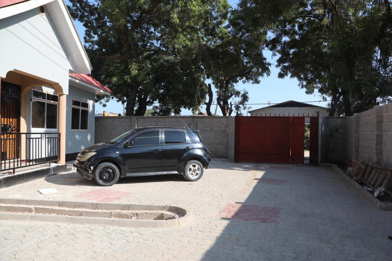 Pearl Lulu Modern Bnb Homestay Daressalam Exterior foto